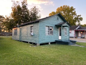 1120 S Railroad Ave in Opelousas, LA - Foto de edificio - Building Photo