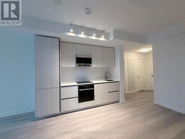 110 Broadway Ave in Toronto, ON - Building Photo - Building Photo