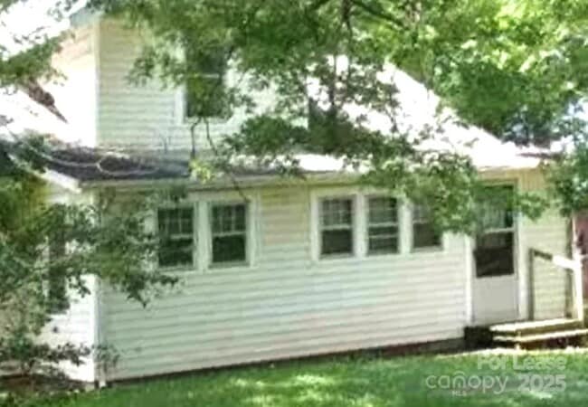 439 2nd Ave SE in Hickory, NC - Building Photo - Building Photo