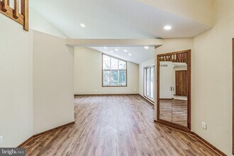 468 Long Ln in Huntingdon Valley, PA - Building Photo - Building Photo
