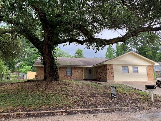 property at 718 Texas Oak St