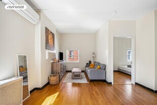 30 E 18th St in New York, NY - Building Photo