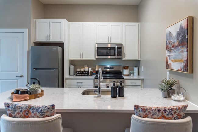 Acclaim at Cary Pointe in Cary, NC - Building Photo - Building Photo