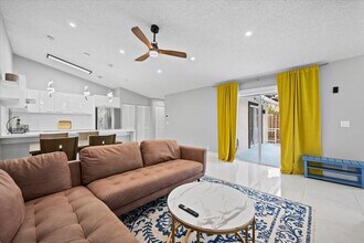 1329 Periwinkle Pl in Wellington, FL - Building Photo - Building Photo
