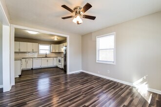 455 Emmett St in Riverdale, GA - Building Photo - Building Photo