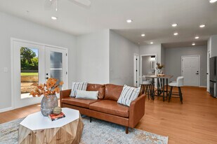 505 W Grand St in Springfield, MO - Building Photo