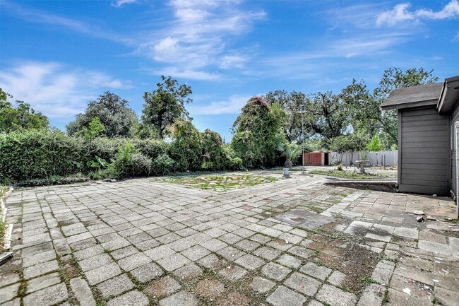 property at 2044 Thonig Rd