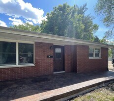 6 Suburban Ct in Springfield, IL - Building Photo