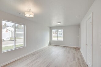 1664 S Sunseeker Ln in Boise, ID - Building Photo - Building Photo