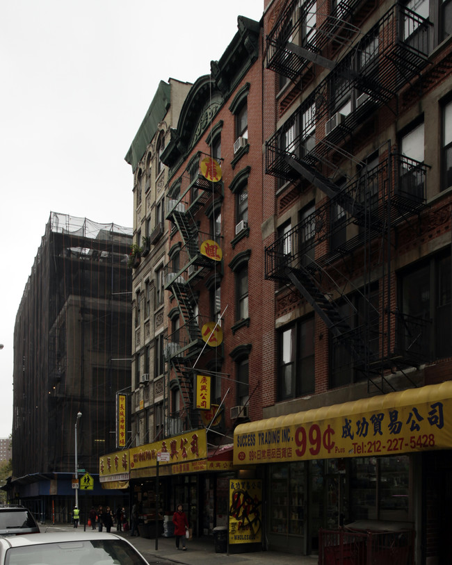 22 1/2 Catherine St in New York, NY - Foto de edificio - Building Photo