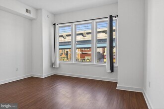 6040 Market St in Philadelphia, PA - Building Photo - Building Photo