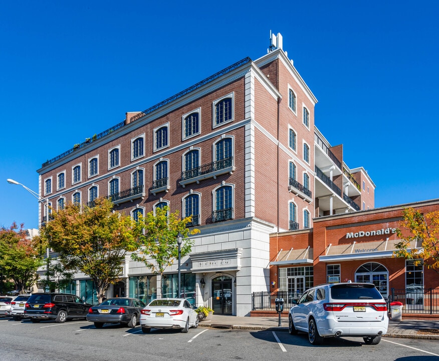 45-53 W Palisade Ave in Englewood, NJ - Foto de edificio