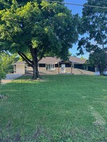2613 Southridge Dr in Jefferson City, MO - Building Photo