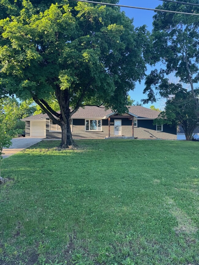 property at 2613 Southridge Dr