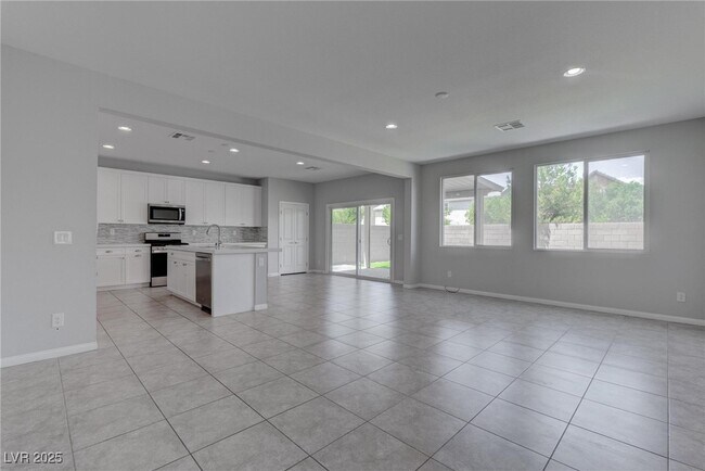 114 Manzanita Falls Ave in North Las Vegas, NV - Foto de edificio - Building Photo