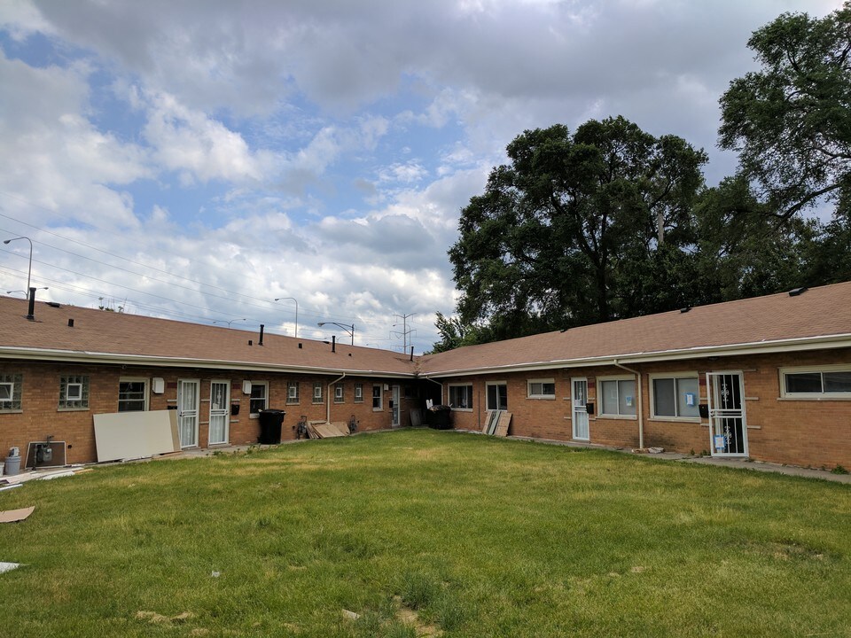 9136 S Anthony Ave in Chicago, IL - Building Photo