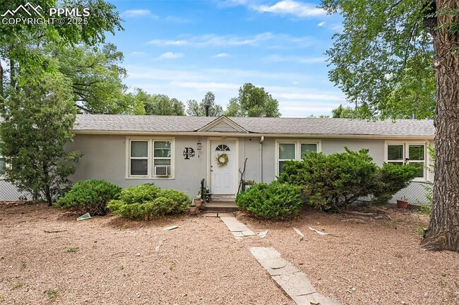 317 W Harrison St in Colorado Springs, CO - Foto de edificio - Building Photo