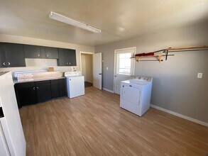 127 El Rancho Dr in Rawlins, WY - Building Photo - Building Photo