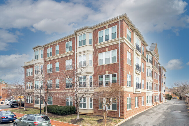 828 Slaters Ln in Alexandria, VA - Building Photo - Building Photo