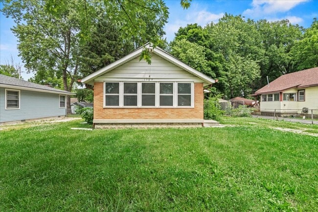 property at 1509 Manhattan Ave