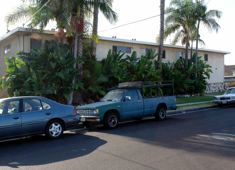 12726 Truro Ave in Hawthorne, CA - Foto de edificio