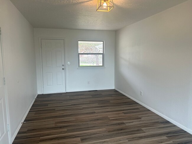 107 W Maple St in Nixa, MO - Building Photo - Building Photo