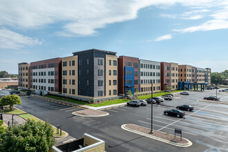 Station 955 in Eau Claire, WI - Foto de edificio - Building Photo