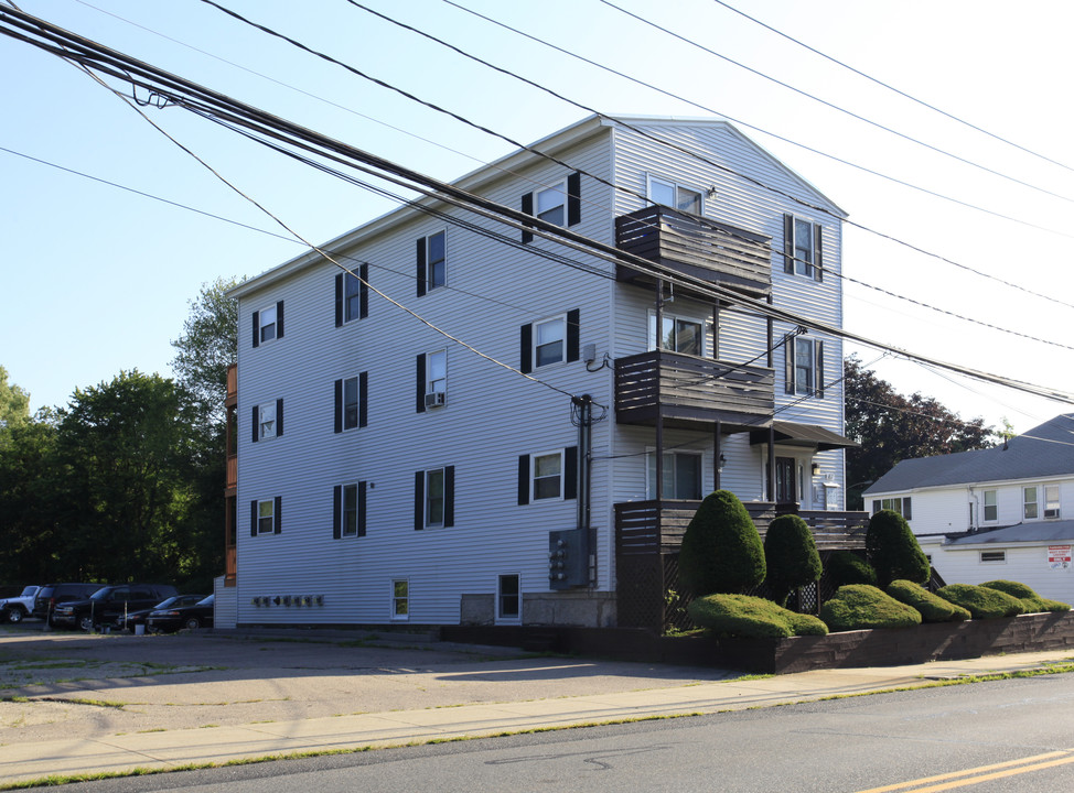 67 West St in Milford, MA - Building Photo