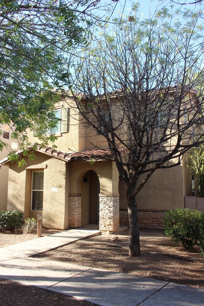 2775 N Saramano Ln in Tucson, AZ - Foto de edificio - Building Photo