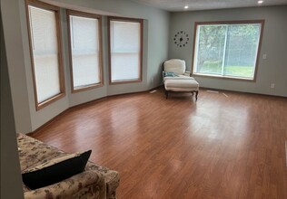 6420 165th Ave NE in Forest Lake, MN - Foto de edificio - Building Photo