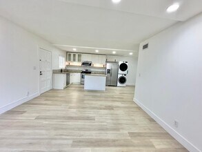 1271 NW 13th St in Boca Raton, FL - Building Photo - Building Photo