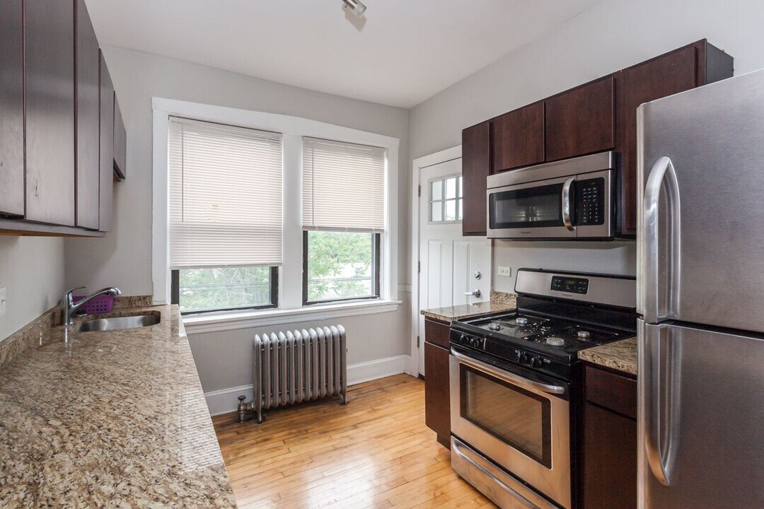 1836 N Humboldt Blvd, Unit 1B in Chicago, IL - Building Photo