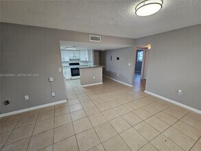 9987 Nob Hill Ln in Sunrise, FL - Building Photo - Building Photo