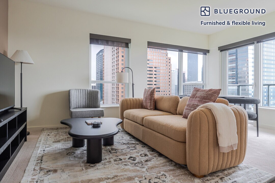 10301 NE 10th St in Bellevue, WA - Building Photo