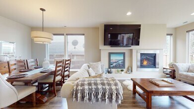 5606 Franklin Ave SE in Auburn, WA - Building Photo - Building Photo