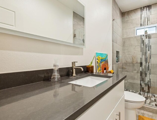 422 W 9th St in Dallas, TX - Foto de edificio - Building Photo