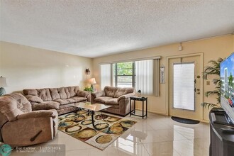 2033 Harwood D in Deerfield Beach, FL - Building Photo - Building Photo