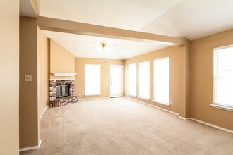 3612 Garden Springs Dr in Fort Worth, TX - Foto de edificio - Building Photo