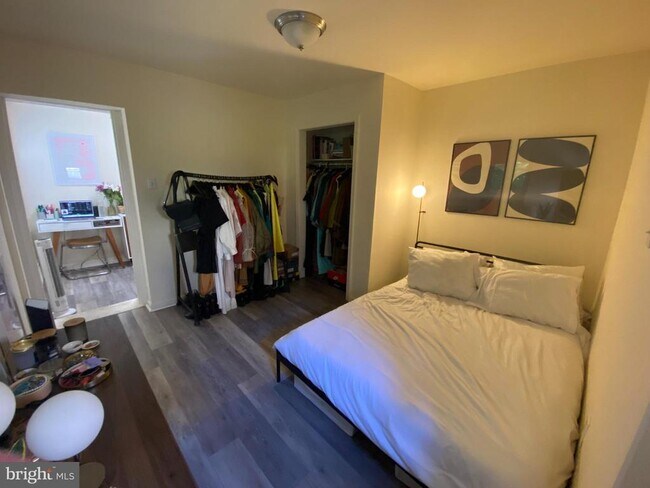 1735 Bainbridge St in Philadelphia, PA - Building Photo - Building Photo