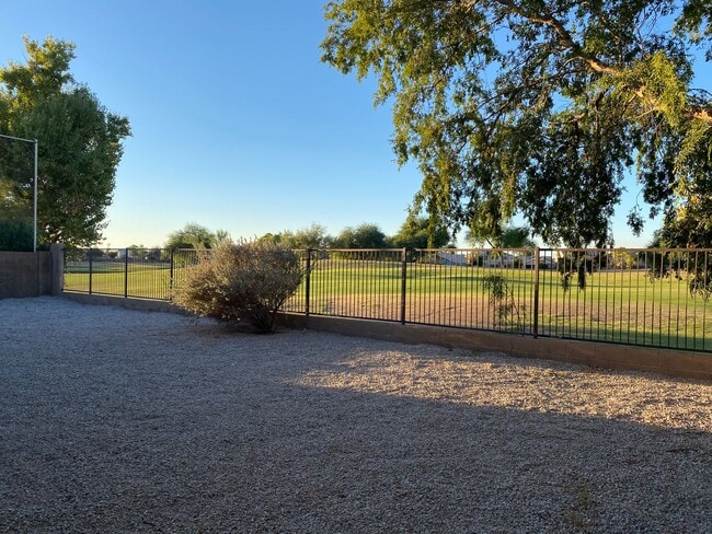 property at 21120 Via Del Oro
