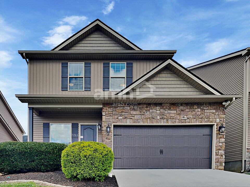 7211 Deer Springs Way in Powell, TN - Building Photo