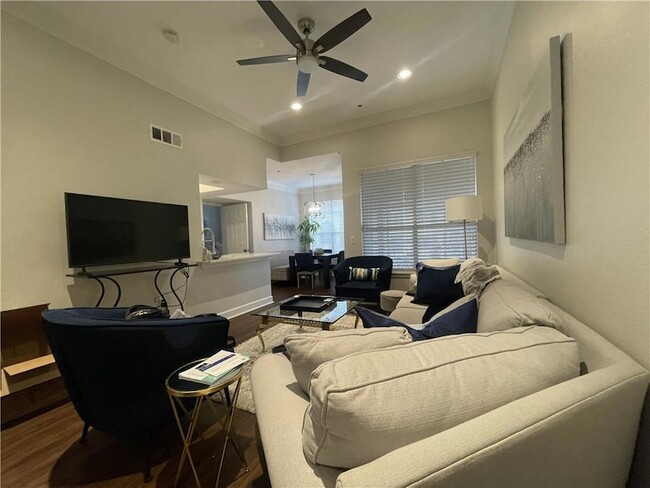 3777 Peachtree Rd NE, Unit 832 in Atlanta, GA - Building Photo - Building Photo