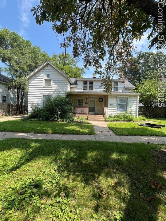 714 W 8th St in Monroe, MI - Foto de edificio