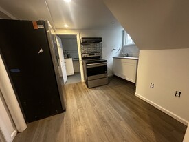 575 Duncan Ave, Unit basement Apartments