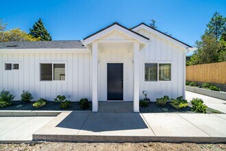 319-321 Ramona Dr in San Luis Obispo, CA - Building Photo - Building Photo