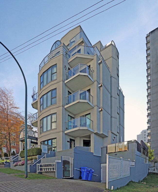 Il Faro in Vancouver, BC - Building Photo - Building Photo