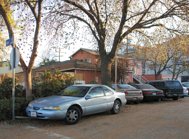 5236 Cleon Ave in North Hollywood, CA - Foto de edificio - Building Photo