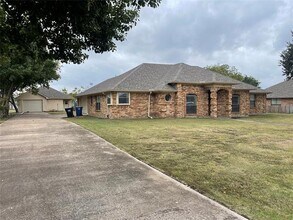 2111 Meadowview Dr in Caddo Mills, TX - Building Photo - Building Photo