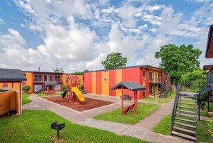 4300 Shaver St in Houston, TX - Building Photo