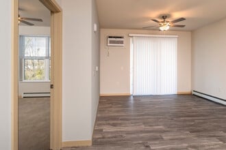 Layton Preserve in Greenfield, WI - Building Photo - Building Photo